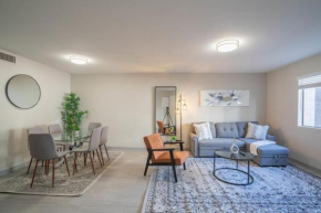 Stylish 2BD - Parking, Gym, Pool - Sleep 8 - 5 Min Casino